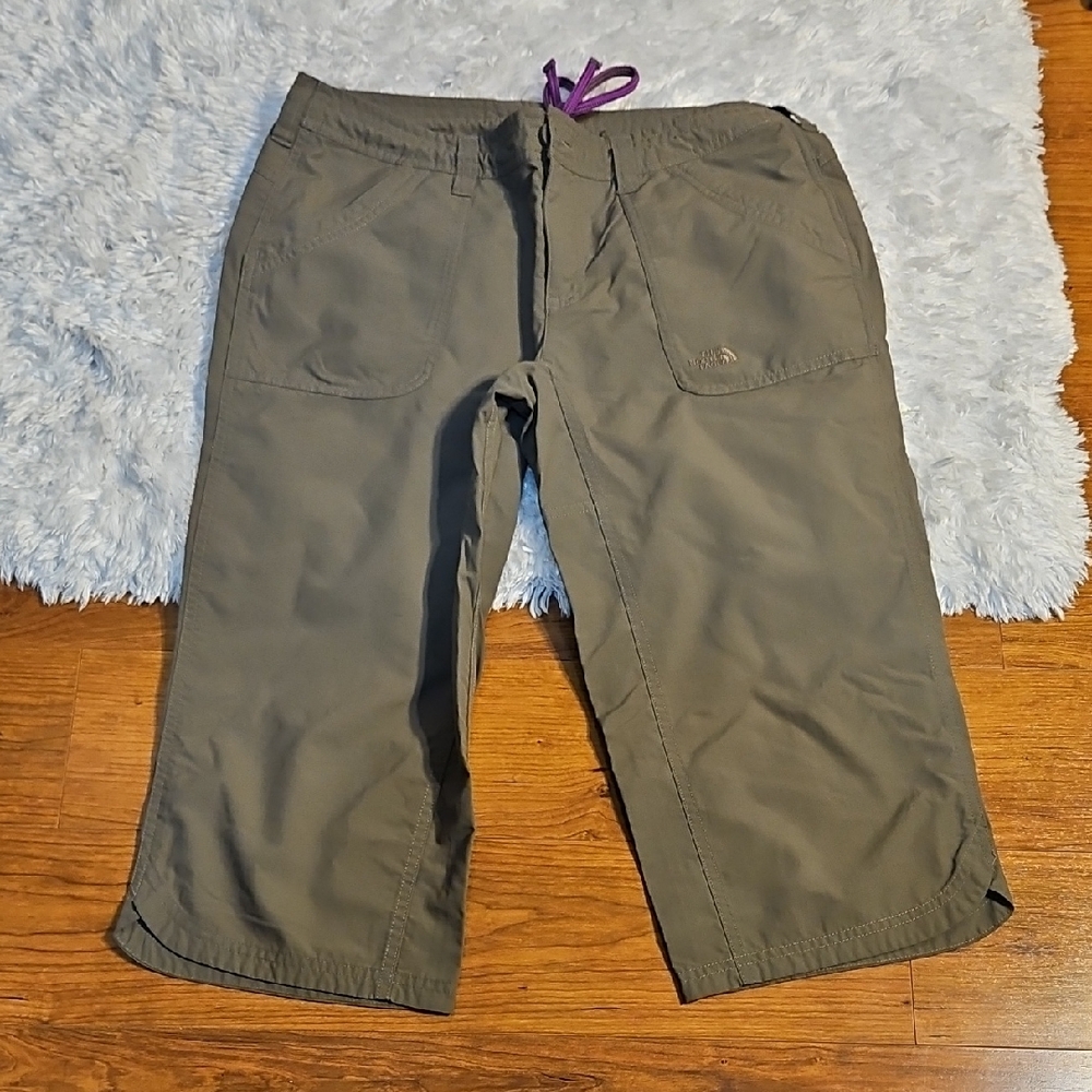 The North Face Women Cargo Capri Pants Khaki Size 6 Outdoor Adventure‎